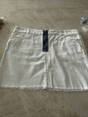 White Denim Mini Skirt with Exposed Zip
